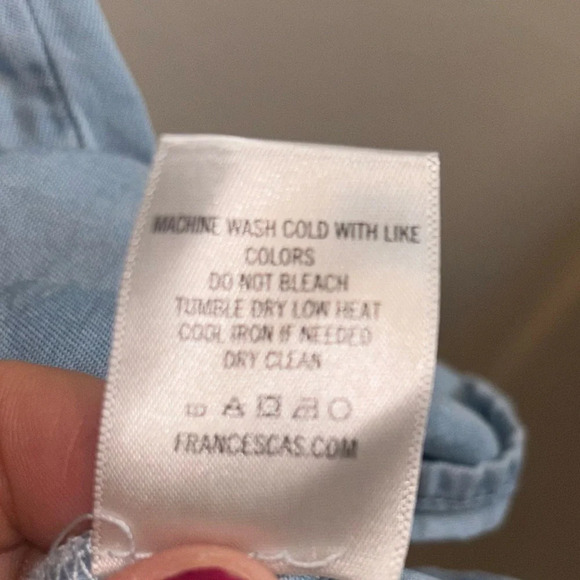 BUTTERY SOFT Harper Heritage light denim top Size XS 100% tencel - Picture 4 of 5